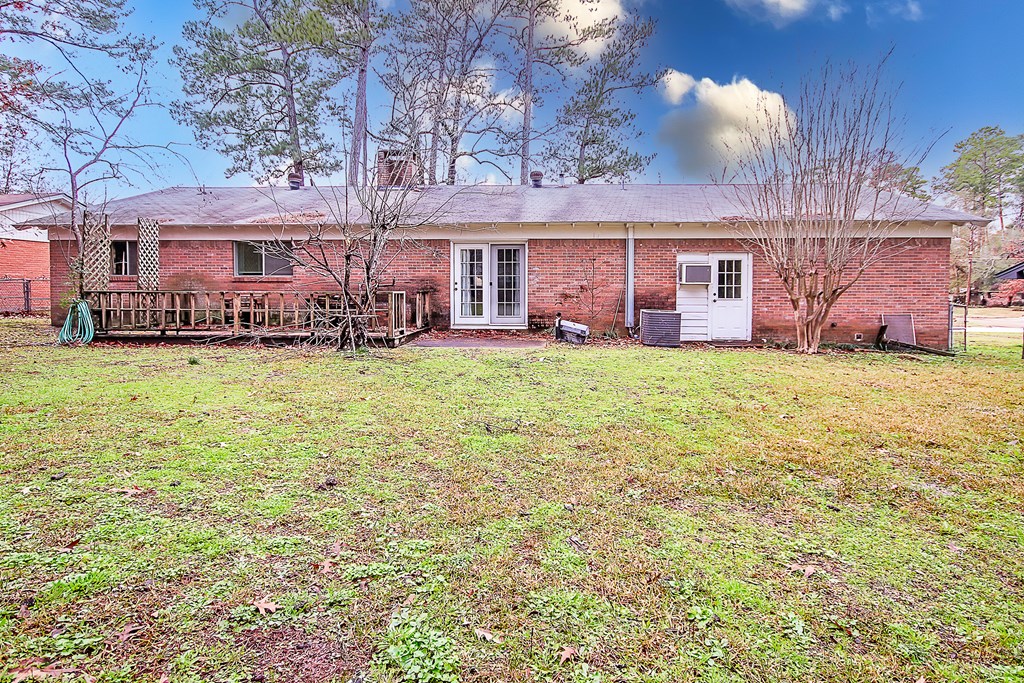 1305 Robinwood Dr, Lufkin, TX 75901